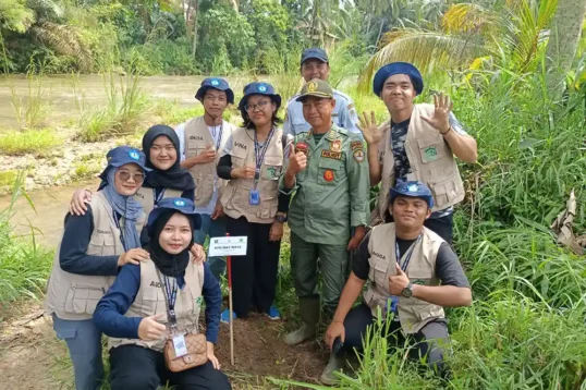 Aksi Peduli Lingkungan Penanaman Pohon di Bantaran Sungai DAS Way Seputih KPH Way Waya.webp